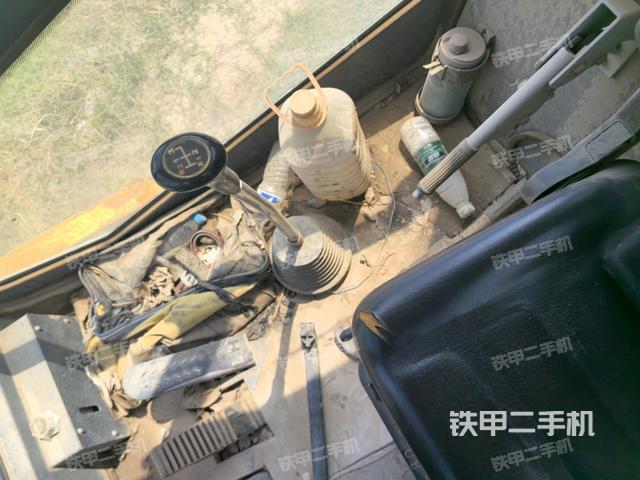 仪表盘全景(压路机驾驶室) 仪表盘全景(压路机驾驶室)