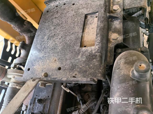 發(fā)動機艙液壓泵全景（壓路機發(fā)動機艙）