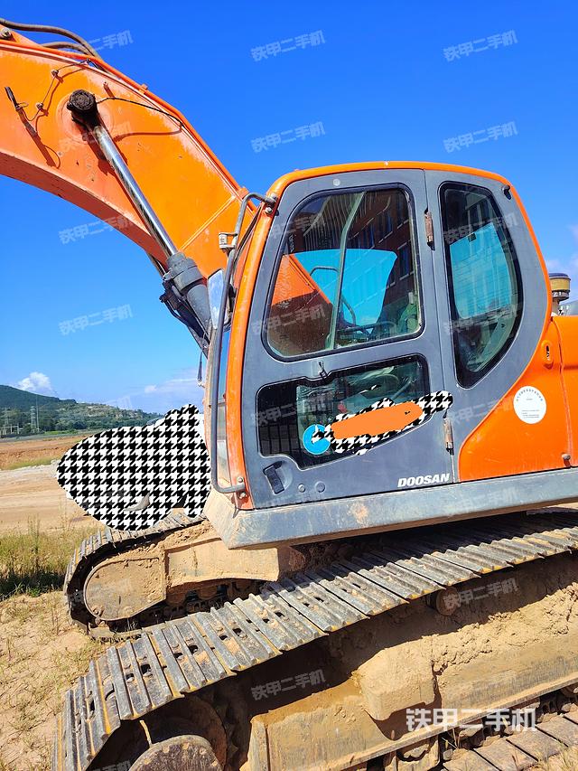 駕駛室整體（整機(jī)外觀）