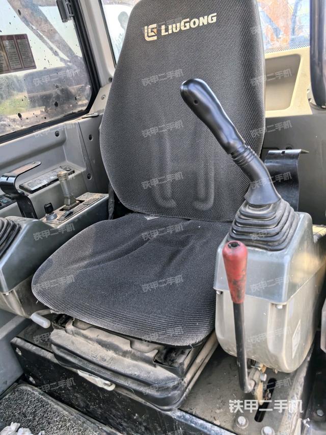 座椅左側(cè)控制臺(tái)/音響/含左手柄（駕駛室部分）