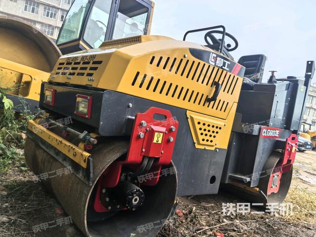 柳工CLG6032E双驱单振压路机
