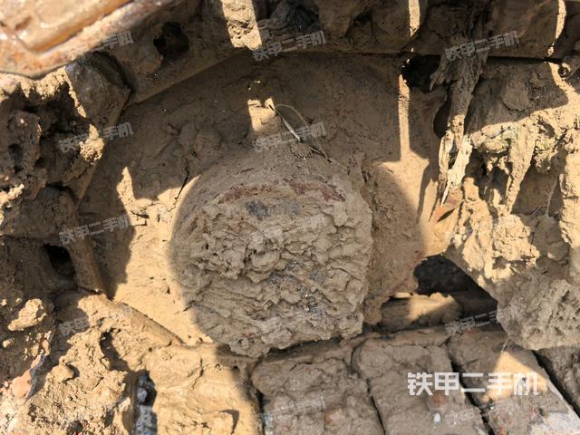 右側(cè)履帶整體?（行走機(jī)構(gòu)）