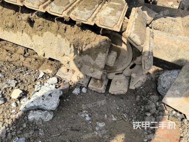 右驅(qū)動(dòng)輪（行走機(jī)構(gòu)）