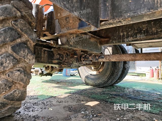 右側(cè)履帶整體(行走機(jī)構(gòu)) 右側(cè)履帶整體(行走機(jī)構(gòu))