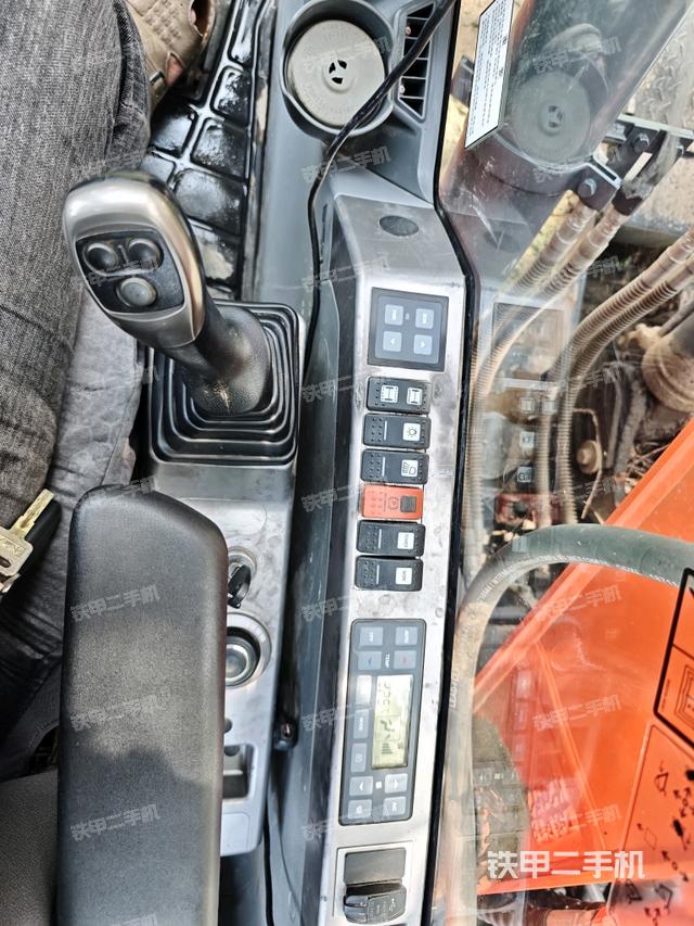 后窗玻璃角標(biāo)(駕駛室部分) 后窗玻璃角標(biāo)(駕駛室部分)