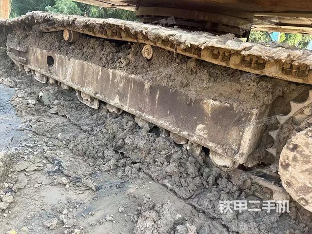 單側(cè)履帶整體(整機外觀) 單側(cè)履帶整體(整機外觀)