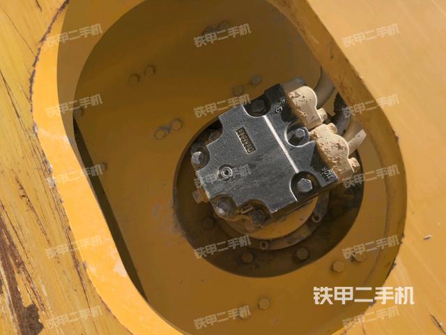 后轮右侧全景(压路机前后车架) 后轮右侧全景(压路机前后车架)