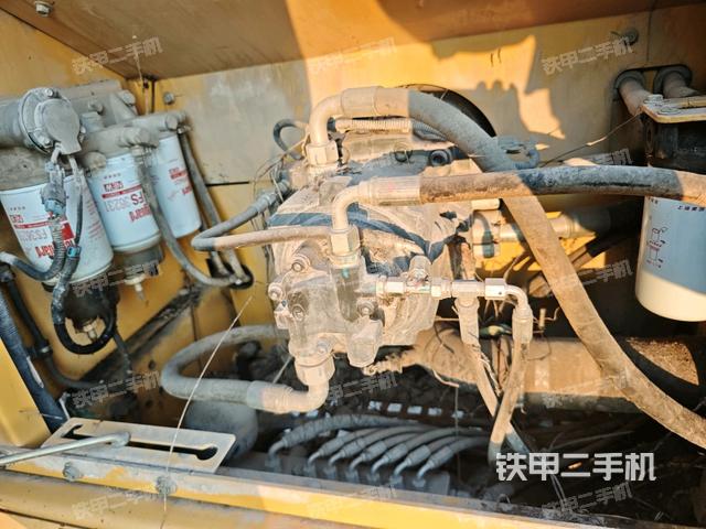 液壓泵艙室正面整體（整機(jī)外觀）