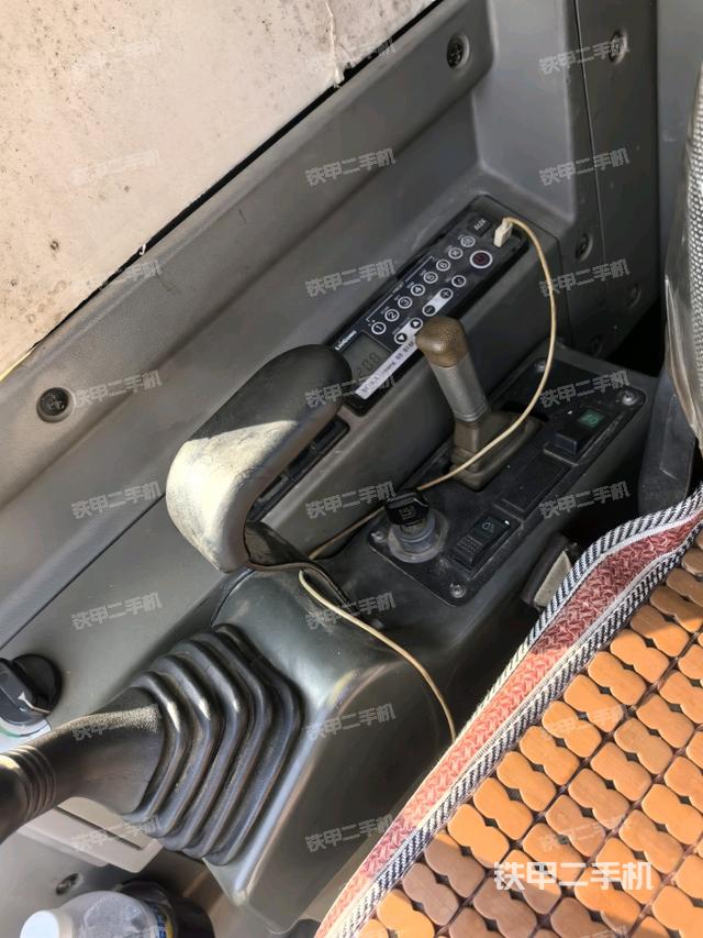 座椅左側(cè)控制臺/音響/含左手柄（駕駛室部分）