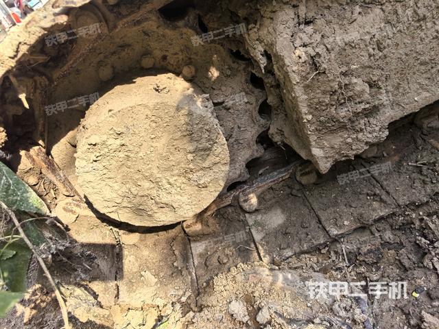 右驅(qū)動輪（行走機(jī)構(gòu)）