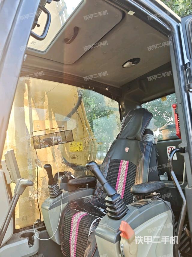 駕駛室整體（整機(jī)外觀）