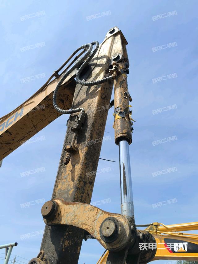 小臂整体右前(工作和回转装置) 小臂整体右前(工作和回转装置)