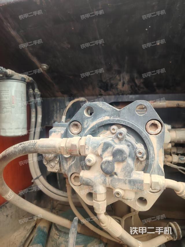 液压泵舱室正面整体(整机外观) 液压泵舱室正面整体(整机外观)