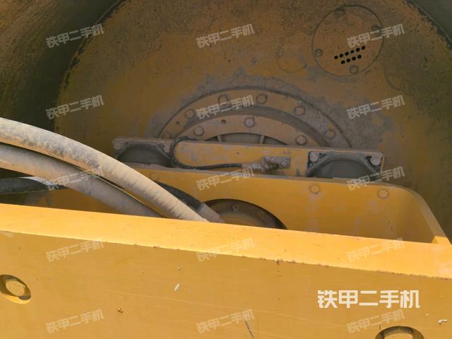 前轮右侧减震块连接及部件(压路机前后车架) 前轮右侧减震块连接及部件(压路机前后车架)