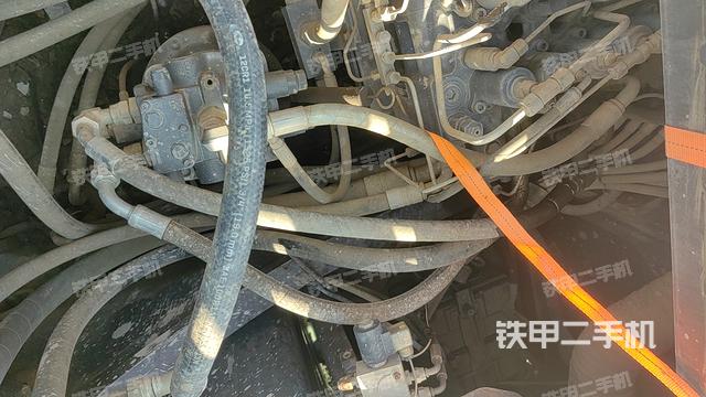 回转马达和主控阀（整机外观）