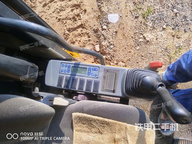 座椅左側(cè)控制臺/音響/含左手柄（駕駛室部分）