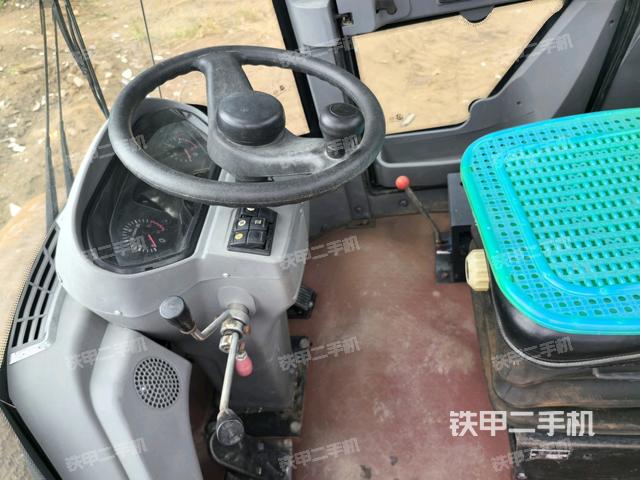 后玻璃角標（壓路機駕駛室）
