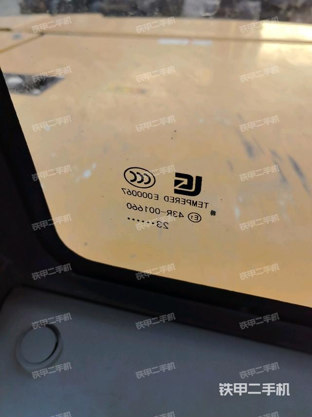 后窗玻璃角標(駕駛室部分) 后窗玻璃角標(駕駛室部分)