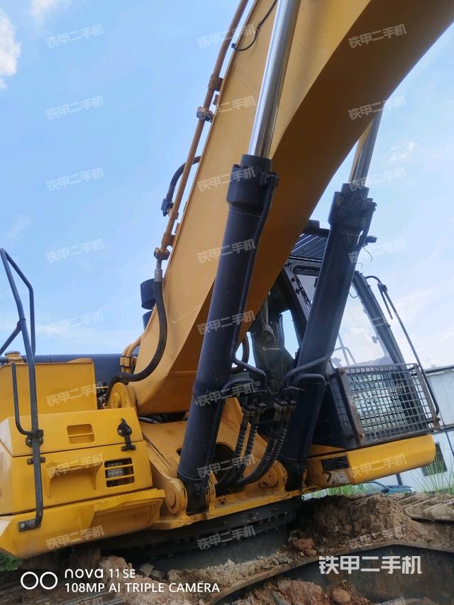 大臂油缸整體?豎拍（工作和回轉(zhuǎn)裝置）