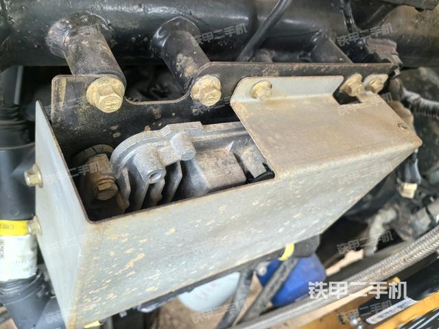 柴油泵全景（壓路機發(fā)動機艙）