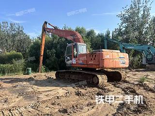 日立ZX240LC-HHE挖掘机实拍图片