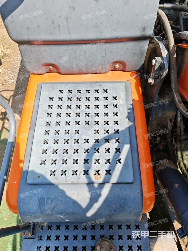 小臂整體右前(工作和回轉(zhuǎn)裝置) 小臂整體右前(工作和回轉(zhuǎn)裝置)