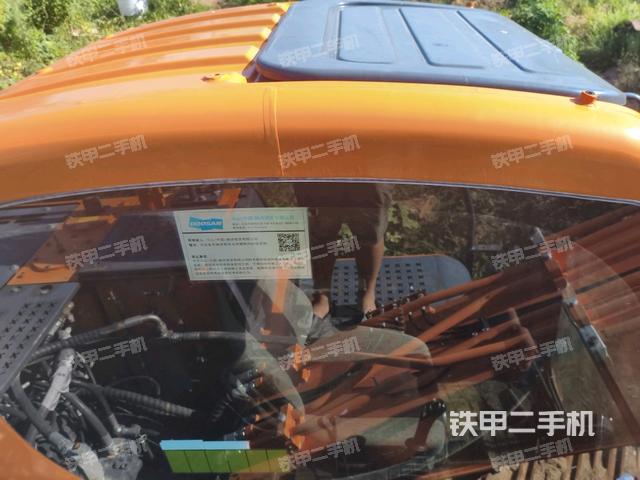 驾驶室顶部（整机外观）