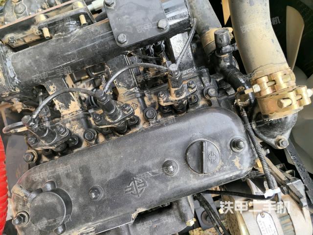 散熱器全景（壓路機發(fā)動機艙）