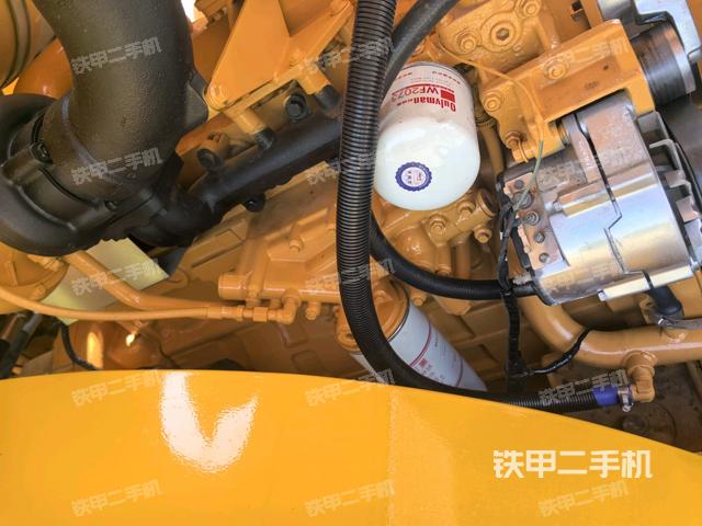 發(fā)動(dòng)機(jī)左側(cè)全景（壓路機(jī)發(fā)動(dòng)機(jī)艙）