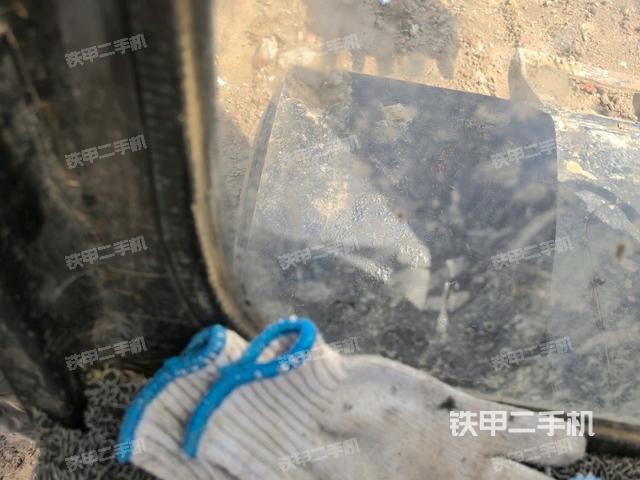 后窗玻璃角标(驾驶室部分) 后窗玻璃角标(驾驶室部分)