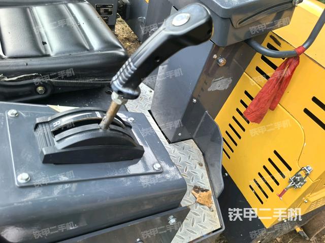 驾驶室外顶全景(压路机驾驶室) 驾驶室外顶全景(压路机驾驶室)