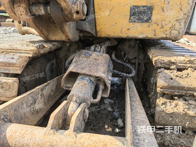 轉(zhuǎn)盤和下車架正前（工作和回轉(zhuǎn)裝置）