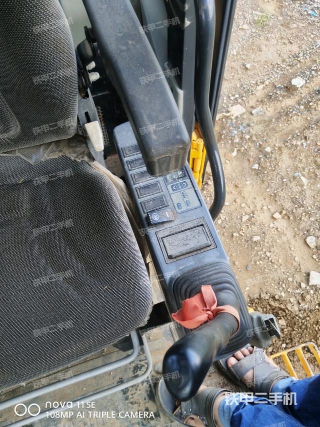 座椅左側(cè)控制臺/音響/含左手柄（駕駛室部分）