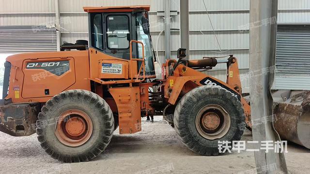 駕駛室工作臺(tái)（整機(jī)外觀及大件）