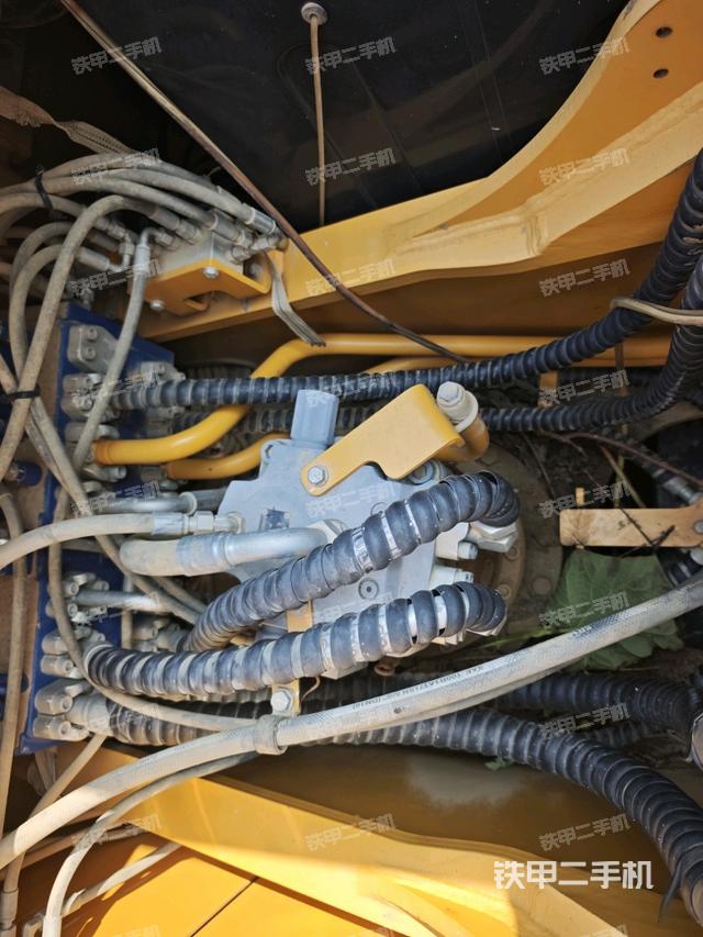 回轉(zhuǎn)馬達（上車部件）