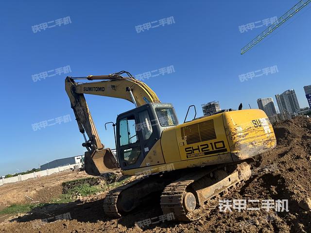 住友SH210-5挖掘机