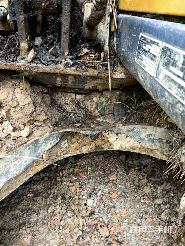 轉(zhuǎn)盤(pán)和下車(chē)架正前（工作和回轉(zhuǎn)裝置）