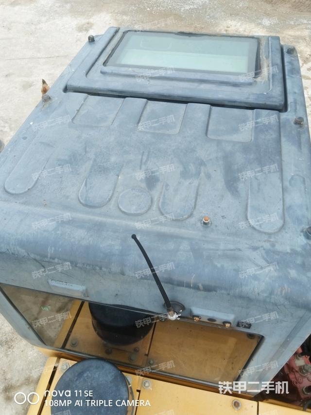 駕駛室頂部(整機(jī)外觀(guān)) 駕駛室頂部(整機(jī)外觀(guān))