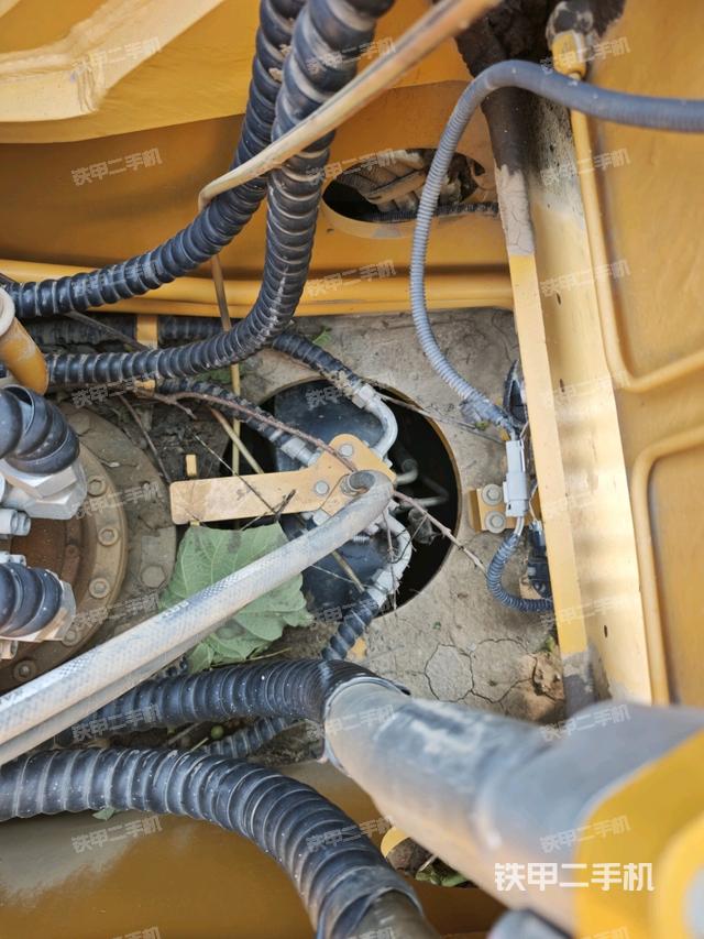 中央回轉(zhuǎn)接頭特寫（上車部件）