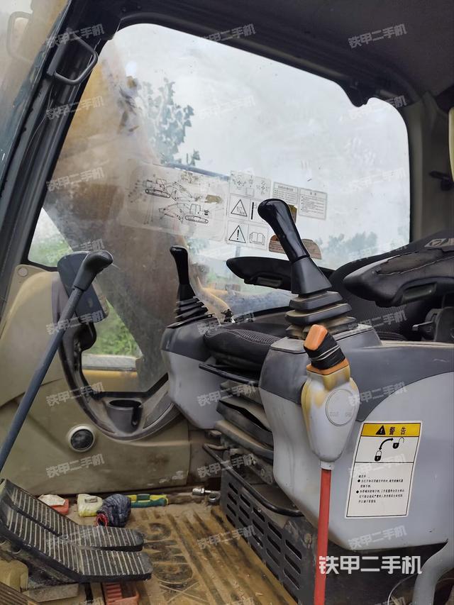 駕駛室整體（整機(jī)外觀）