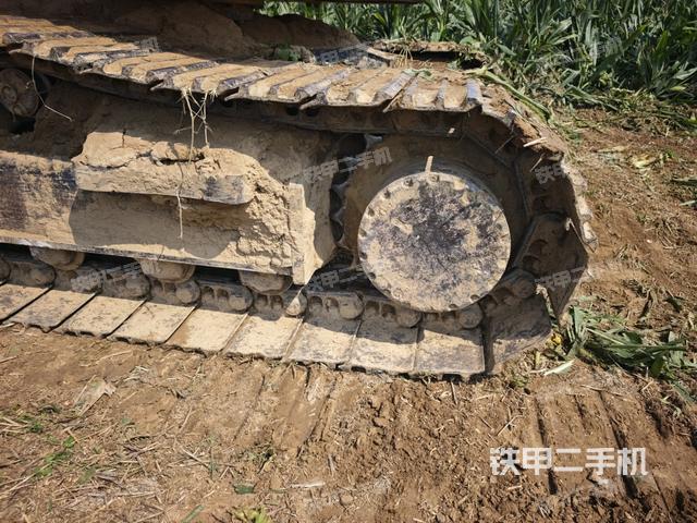 左驅(qū)動輪（行走機構(gòu)）