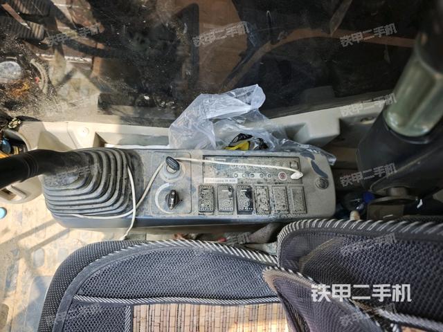 座椅右側(cè)控制臺/鑰匙門/油門/含右手柄（駕駛室部分）