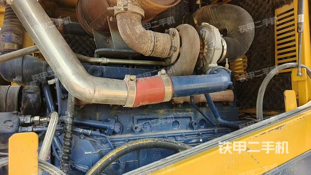 發(fā)動機(jī)右側(cè)（整機(jī)外觀及大件）