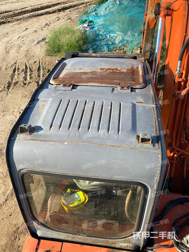 驾驶室顶部（整机外观）