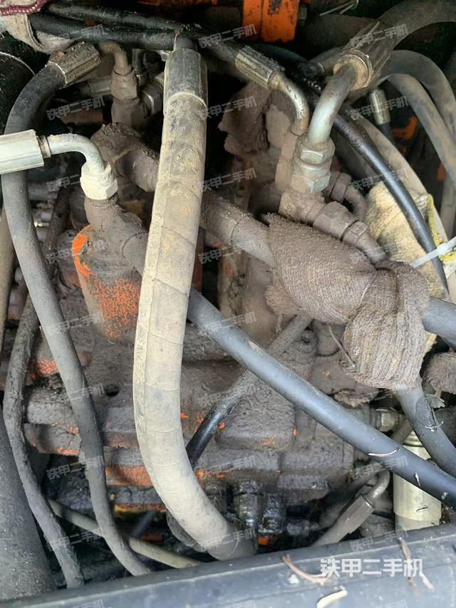 回轉(zhuǎn)馬達(dá)和主控閥（整機(jī)外觀）