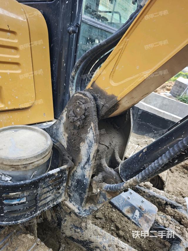 大臂根部?斜（工作和回轉(zhuǎn)裝置）