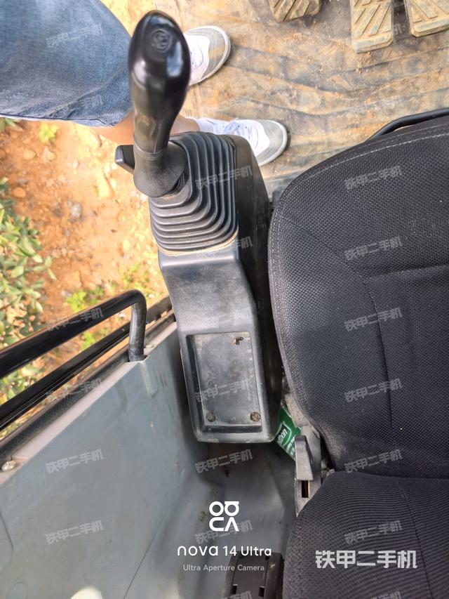 座椅右側控制臺/鑰匙門/油門/含右手柄（駕駛室部分）