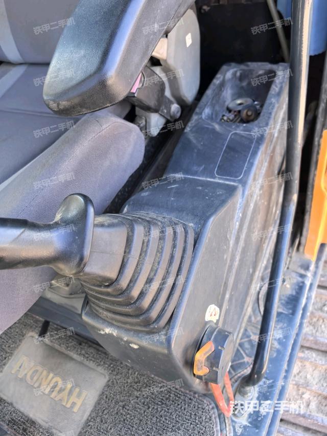 座椅左側(cè)控制臺/音響/含左手柄（駕駛室部分）