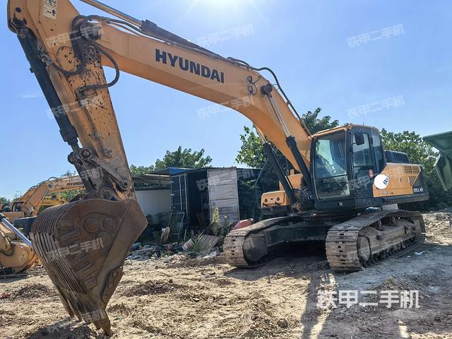 現(xiàn)代R350LVS挖掘機(jī)