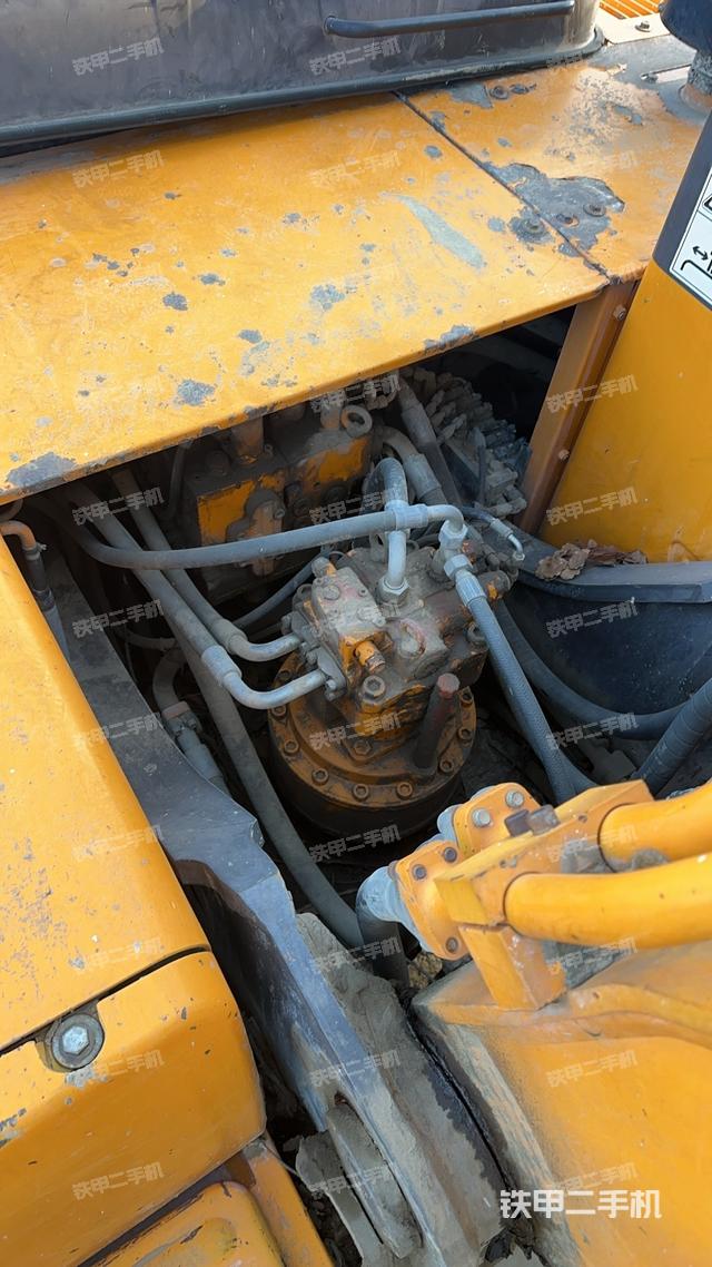 回转马达和主控阀（整机外观）